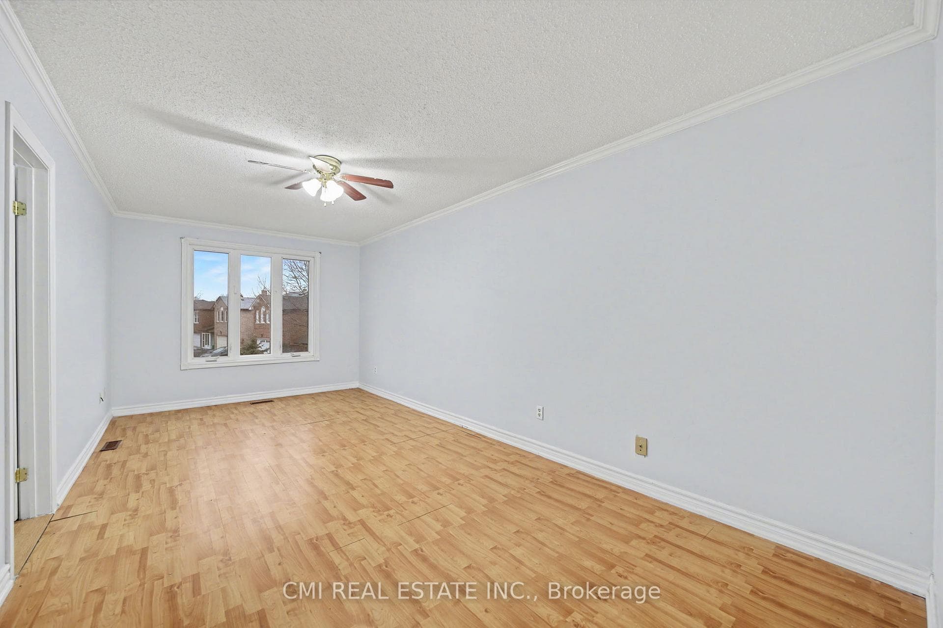 993 Lucerne Crescent photo 24