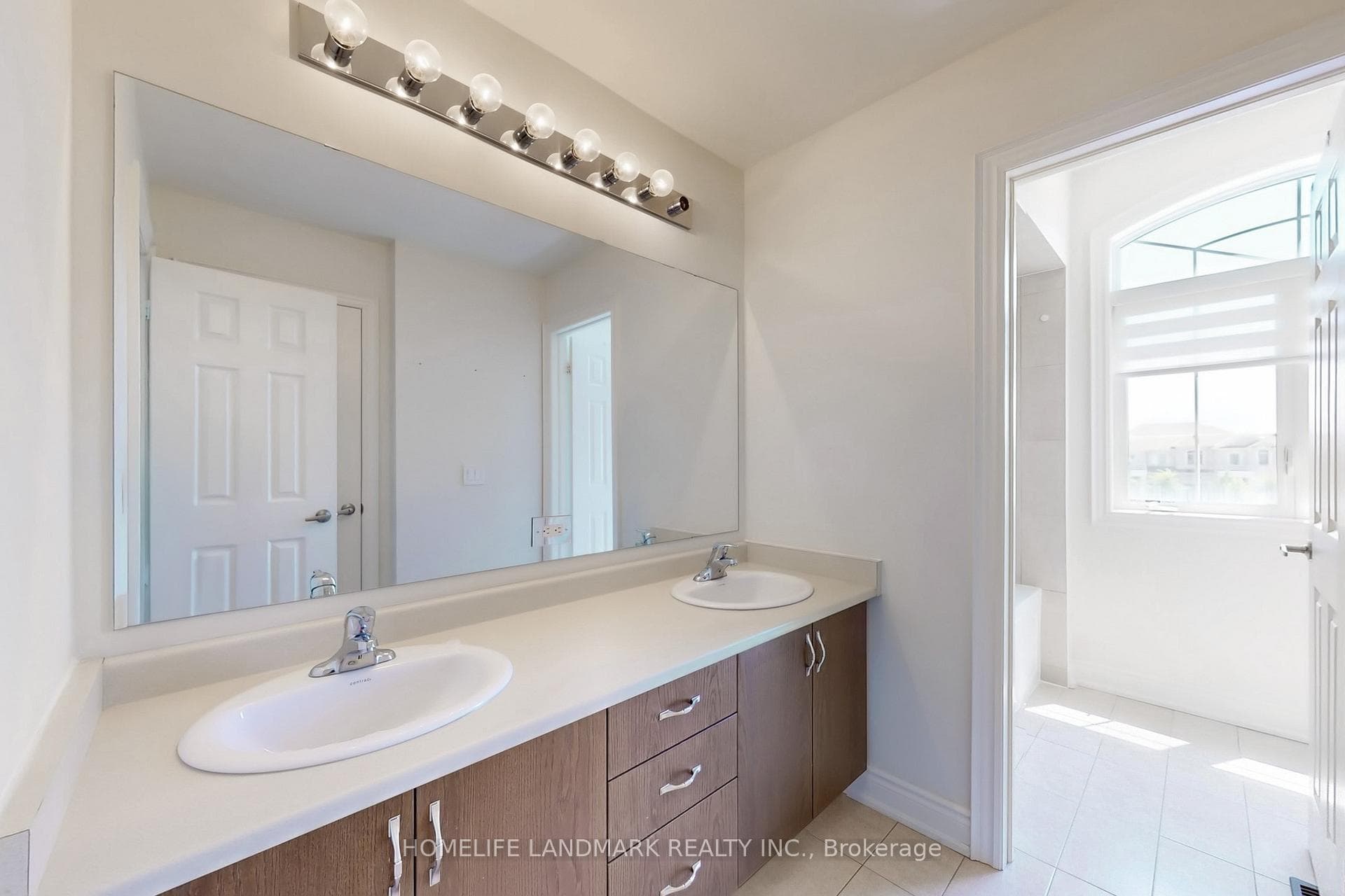 1533 Devine Point photo 34