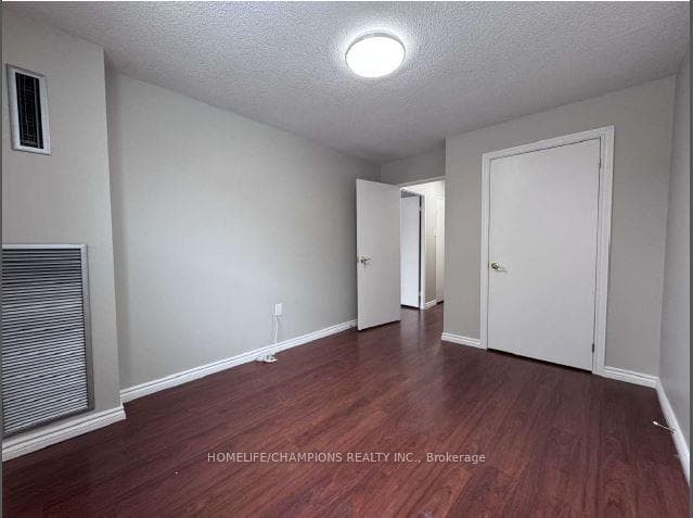 4062 Lawrence Avenue Unit 105 photo 17