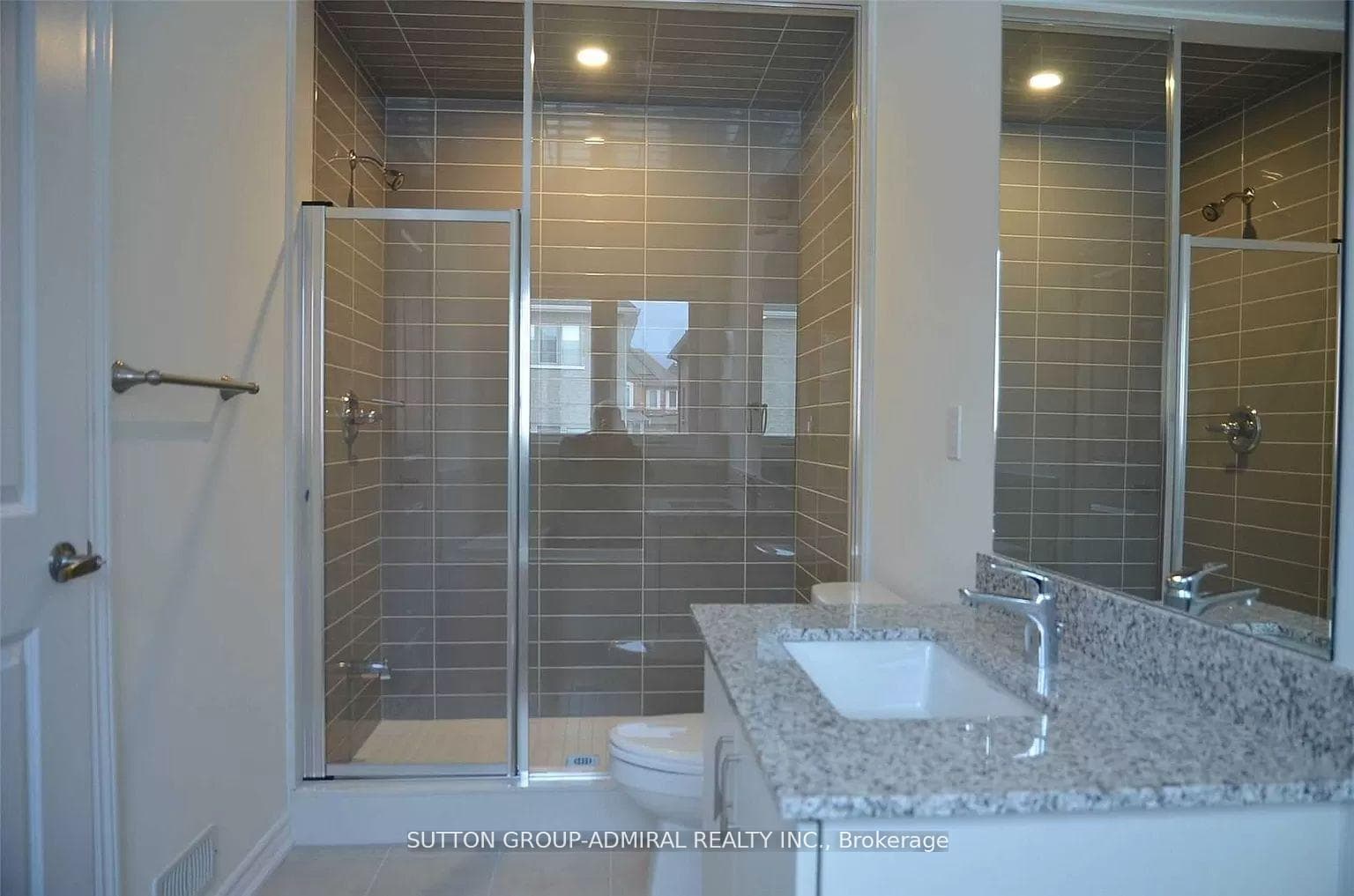 1475 Blackmore Street photo 4