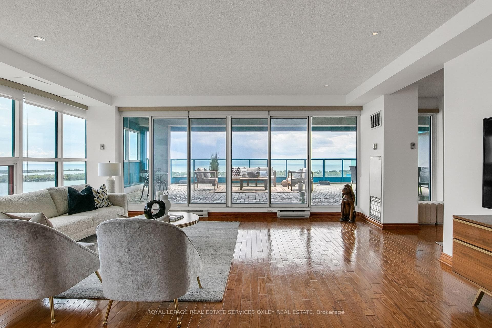 99 Harbour Square Unit PH04 photo 4