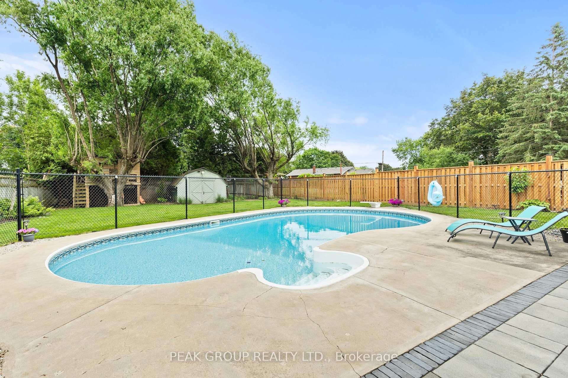 8 Roxanne Drive photo 38
