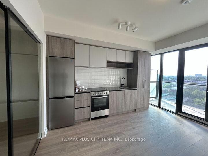 181 Sterling Road Unit 916 photo 3