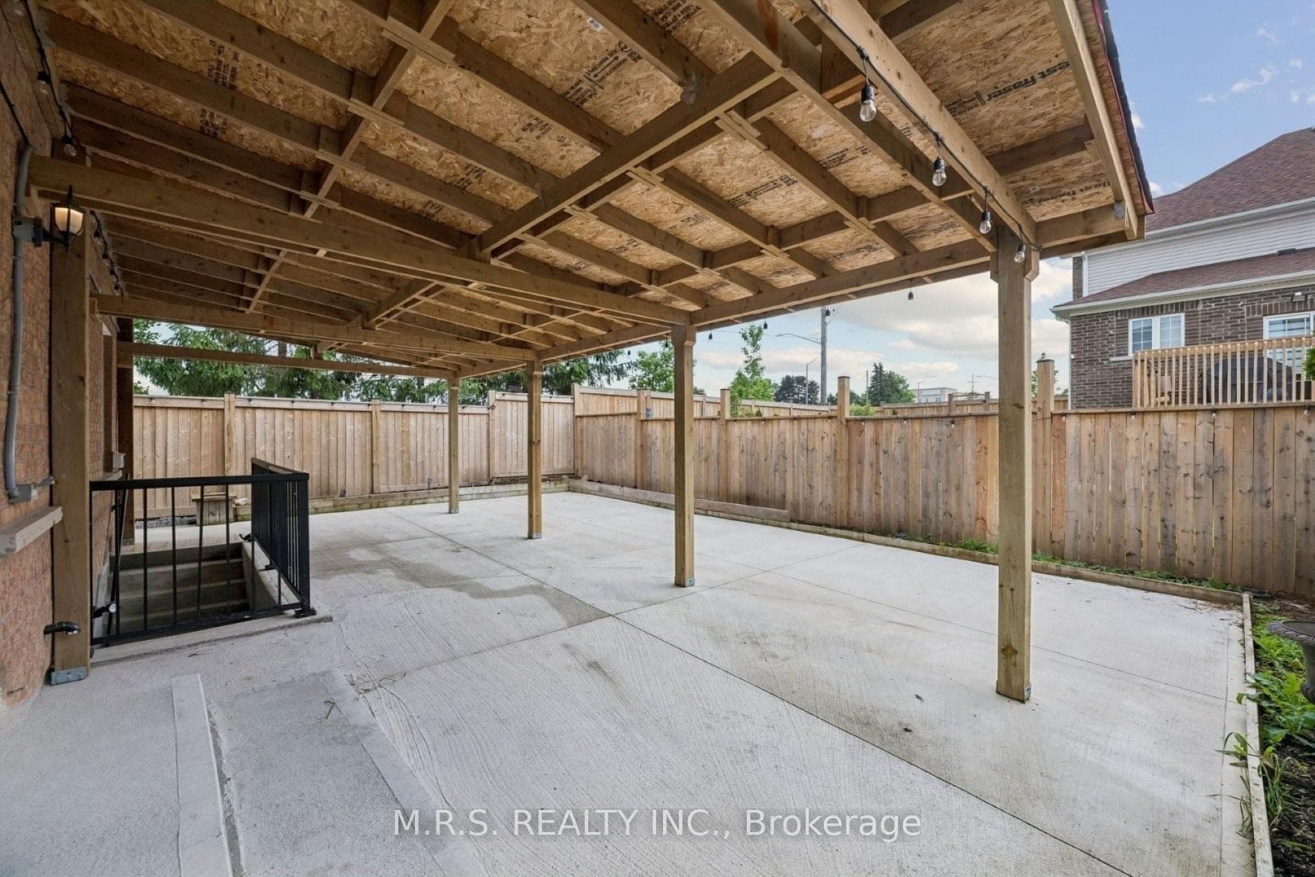 Backyard/Sep. Entrance