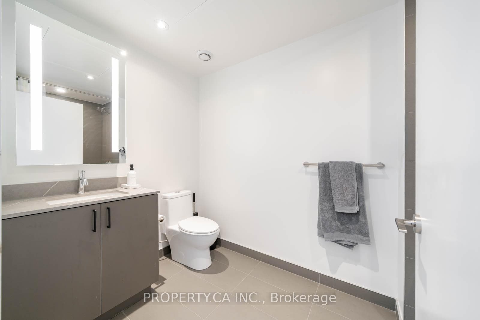 135 East Liberty Street Unit 2701 photo 15