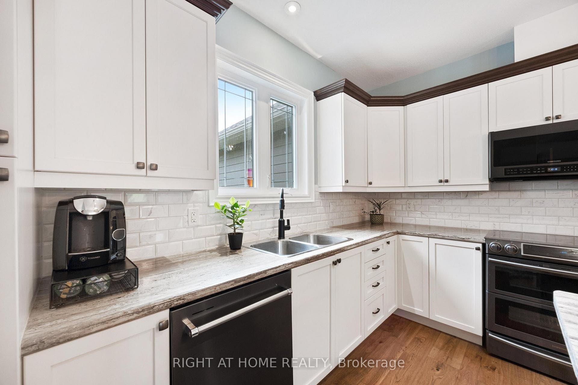 1696 Georgian Heights Boulevard photo 10