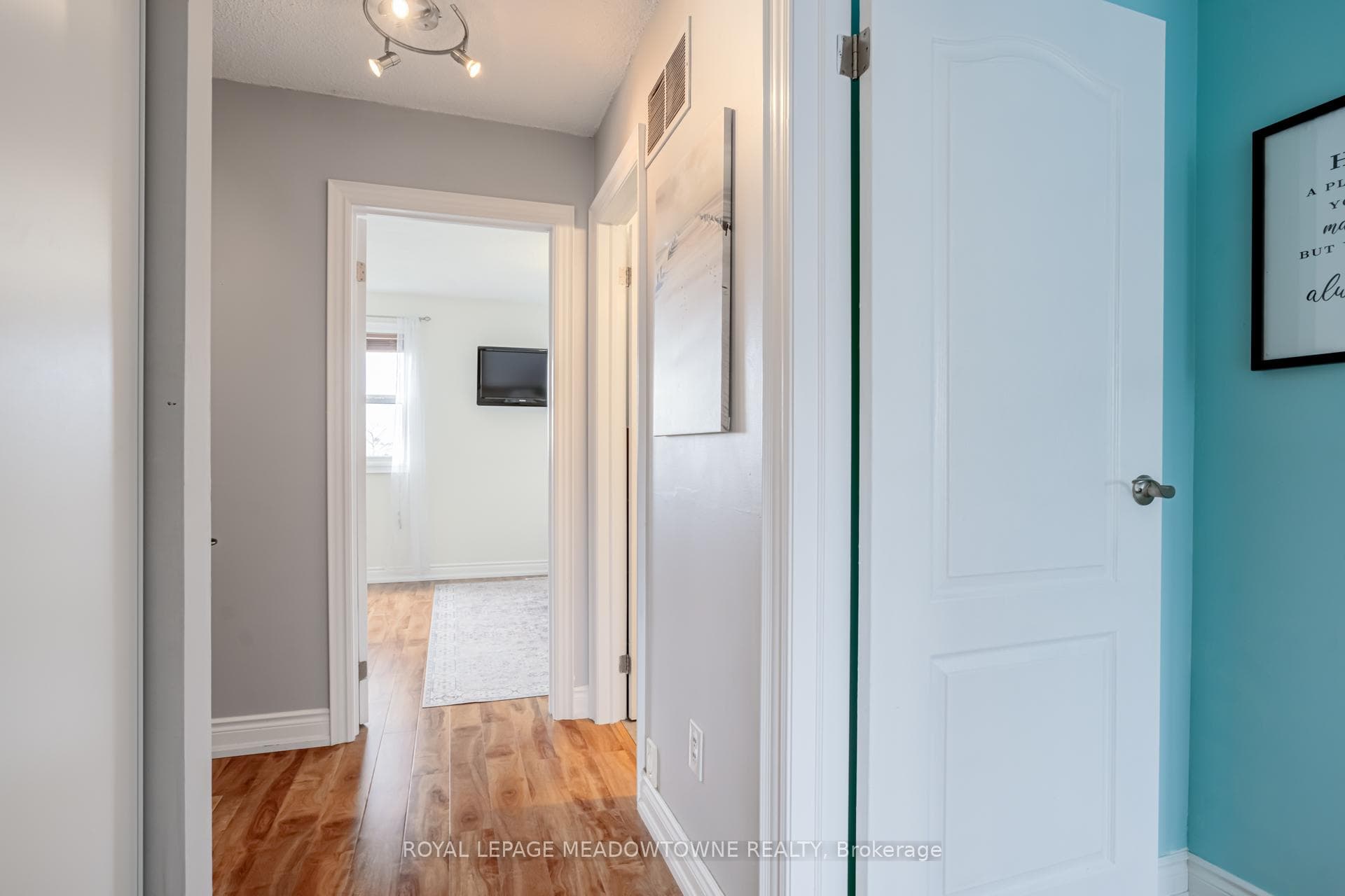 92 Morley Crescent photo 32