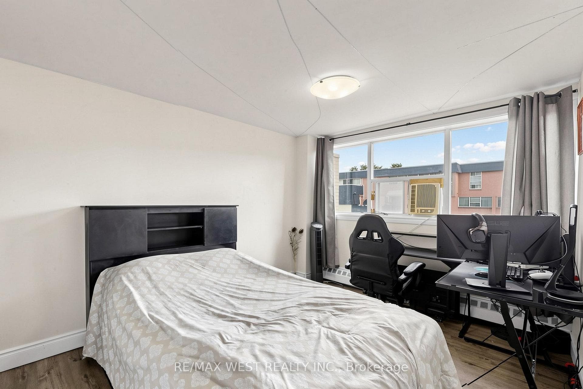 1624 Bloor Street Unit 105 photo 19