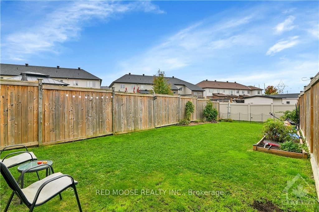 378 COOKS MILL Crescent photo 29