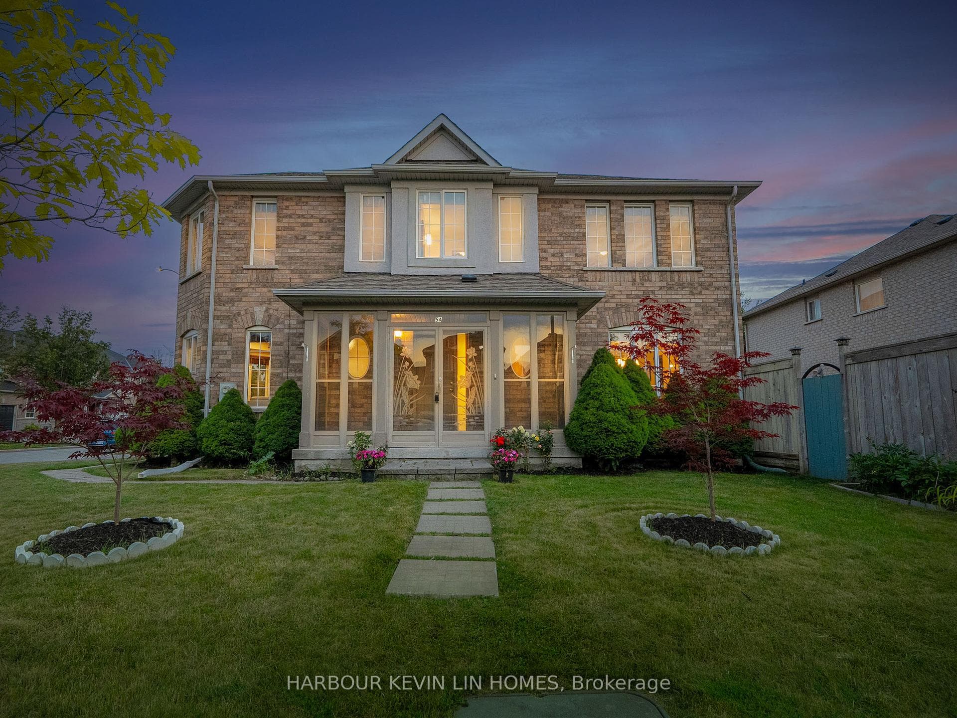 54 Waterton Crescent photo 2
