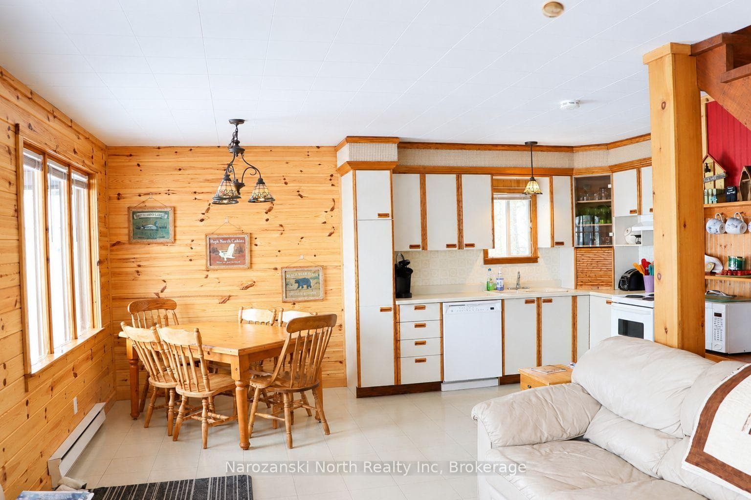 151B Du Lac Avenue photo 9