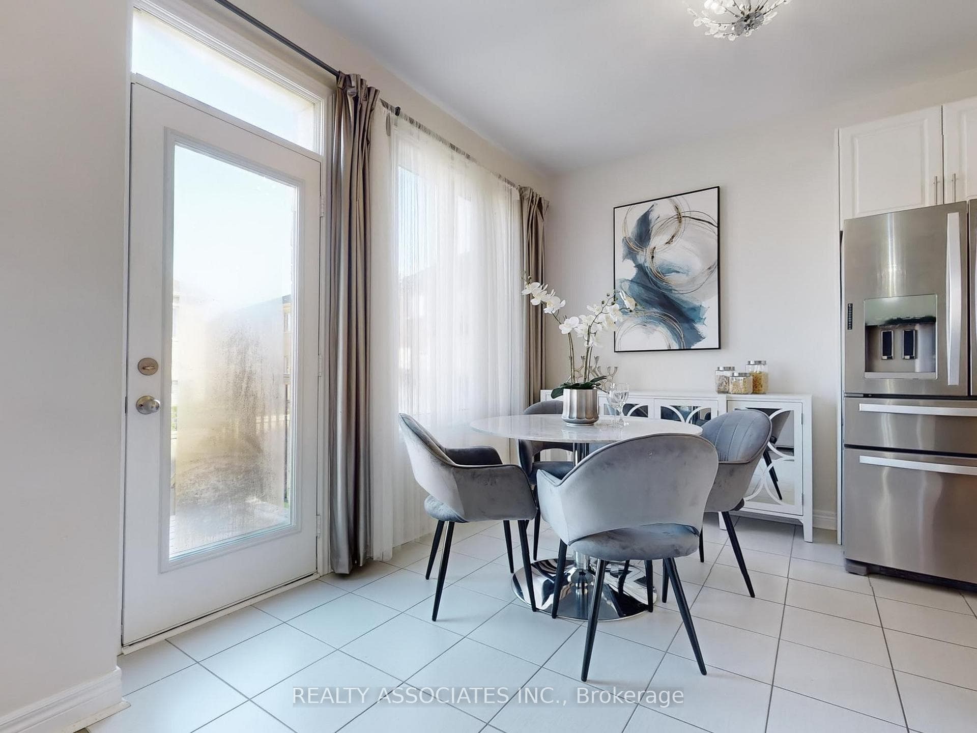 329 Chouinard Way photo 13