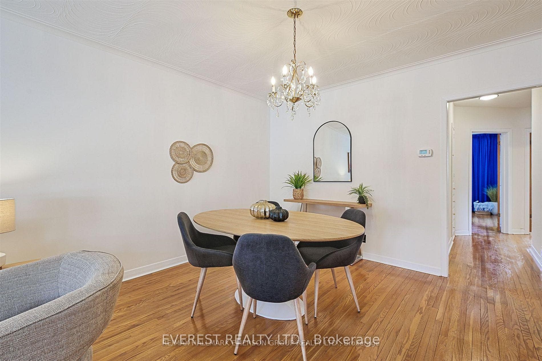 99 Rochman Boulevard photo 18