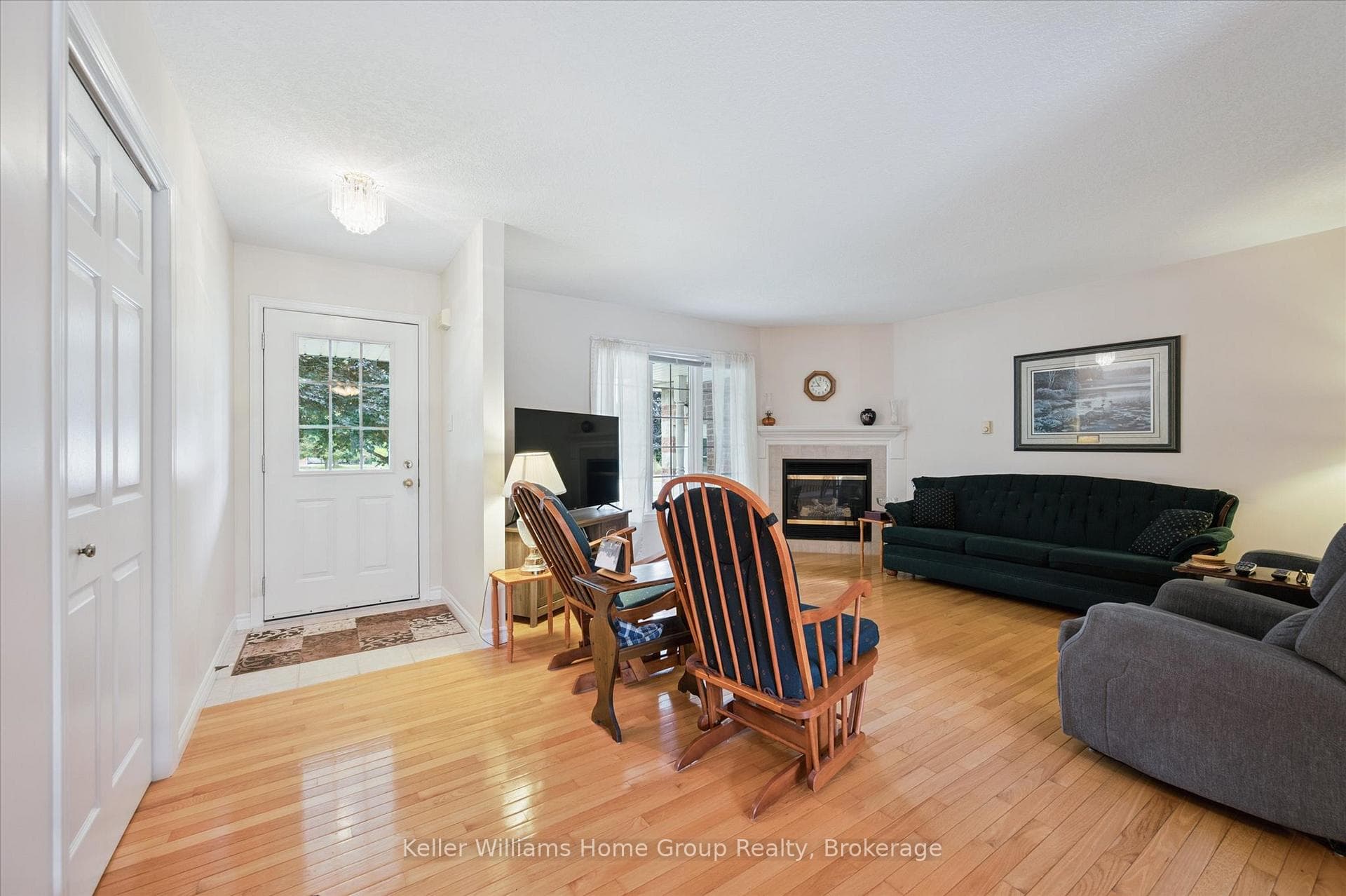 750 Dianne Crescent photo 5