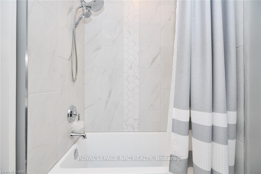 608 SIMCOE Street Unit 13 photo 18