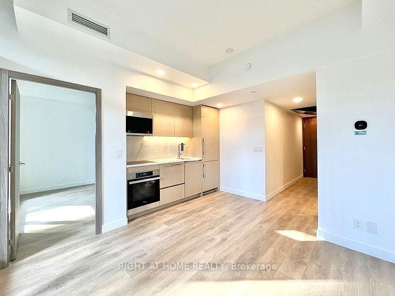 38 Widmer Street Unit 709 photo 1