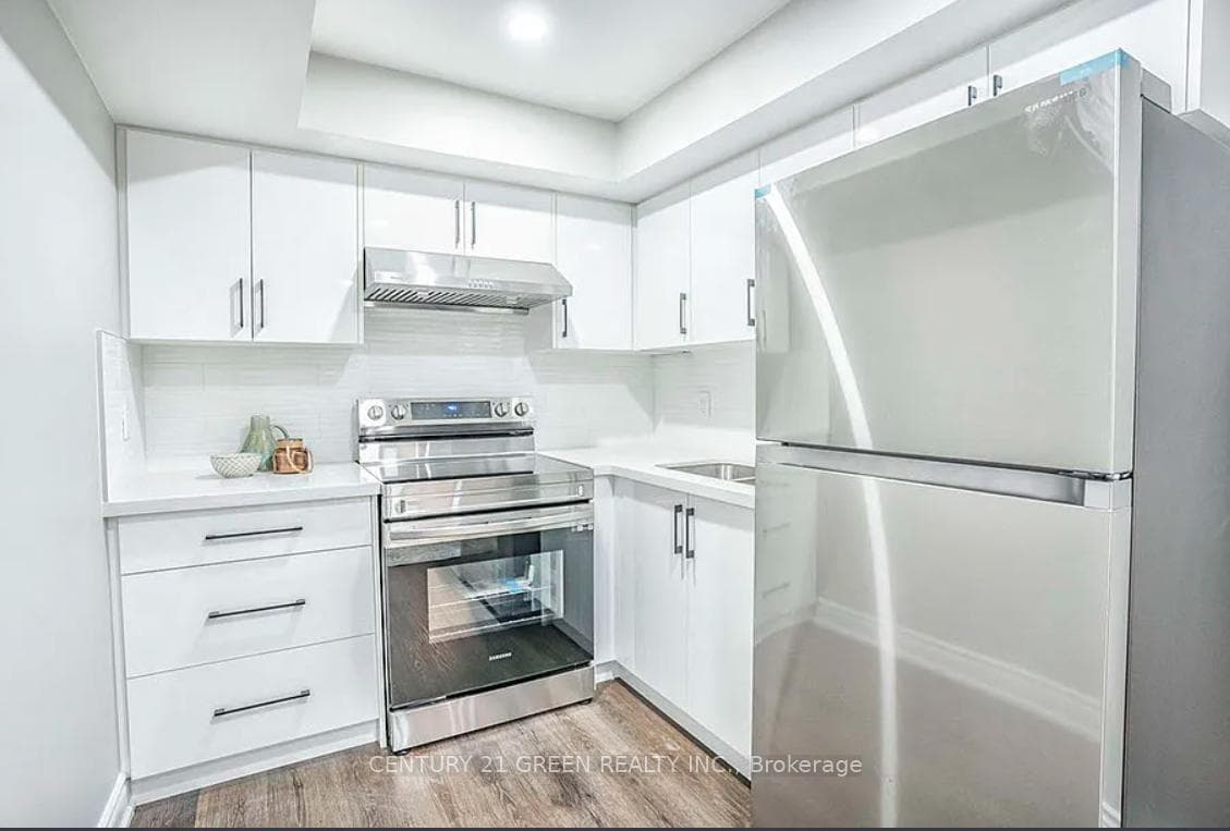 9 Andriana Crescent Unit LOWER photo 6