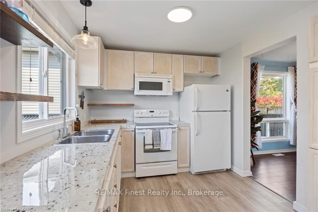 476 FIELDSTONE Drive photo 18