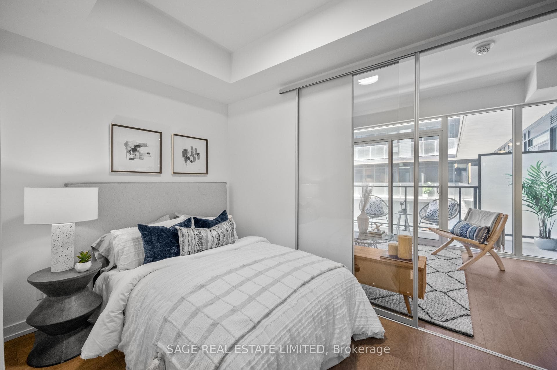270 Dufferin Street Unit 711 photo 12