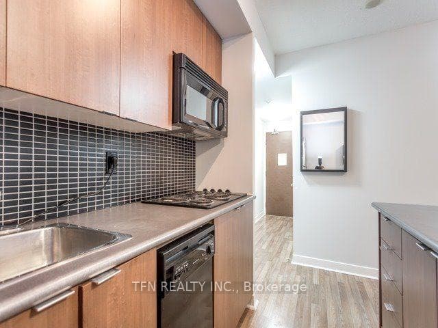 8 Colborne Street Unit 1704 photo 8