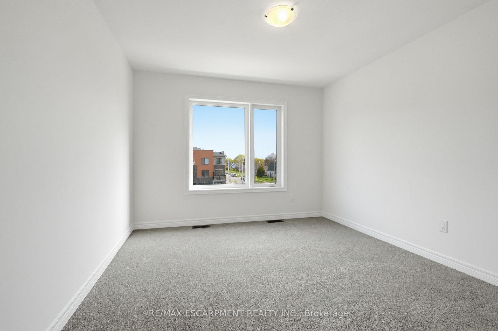 34 Dryden Lane photo 19