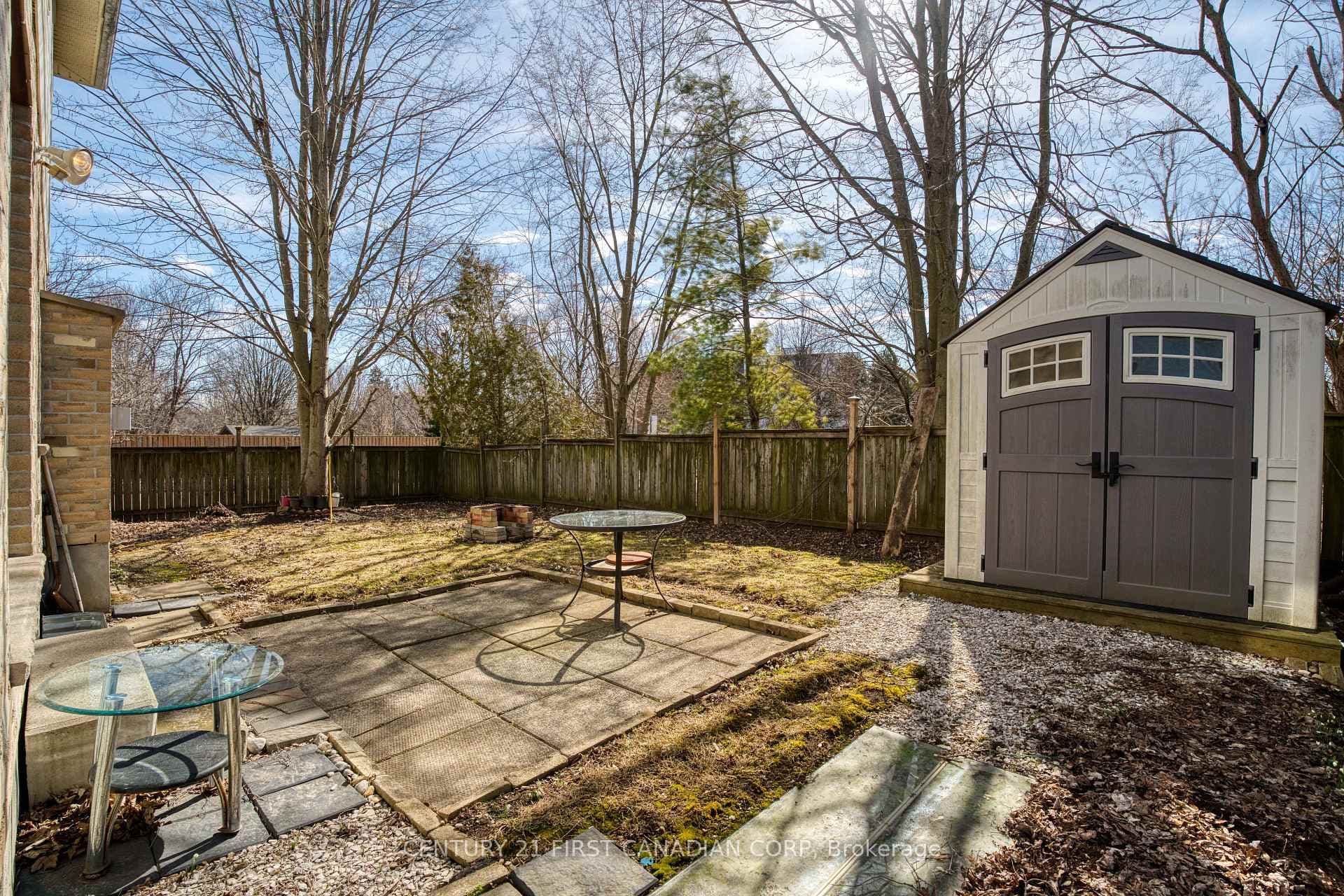 89 Mctaggart Court photo 41