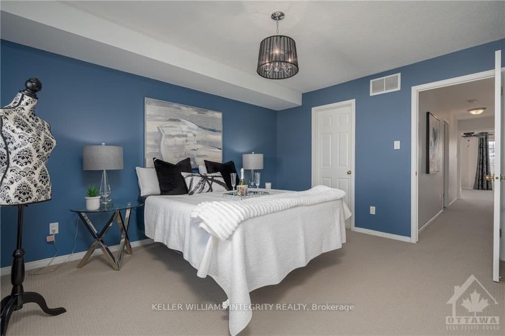 898 LONGFIELDS Drive photo 19
