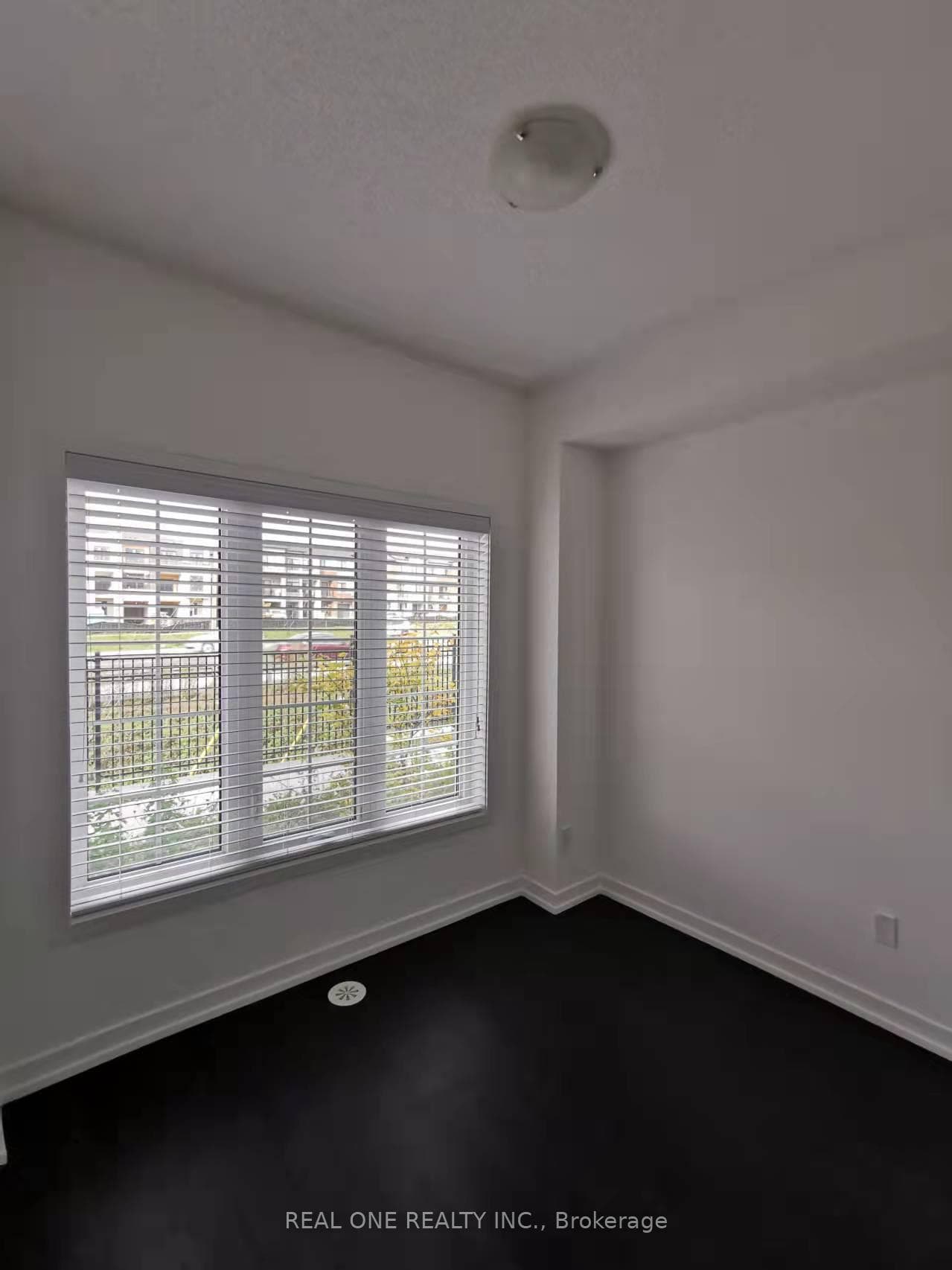 209 Harding Park Street photo 3