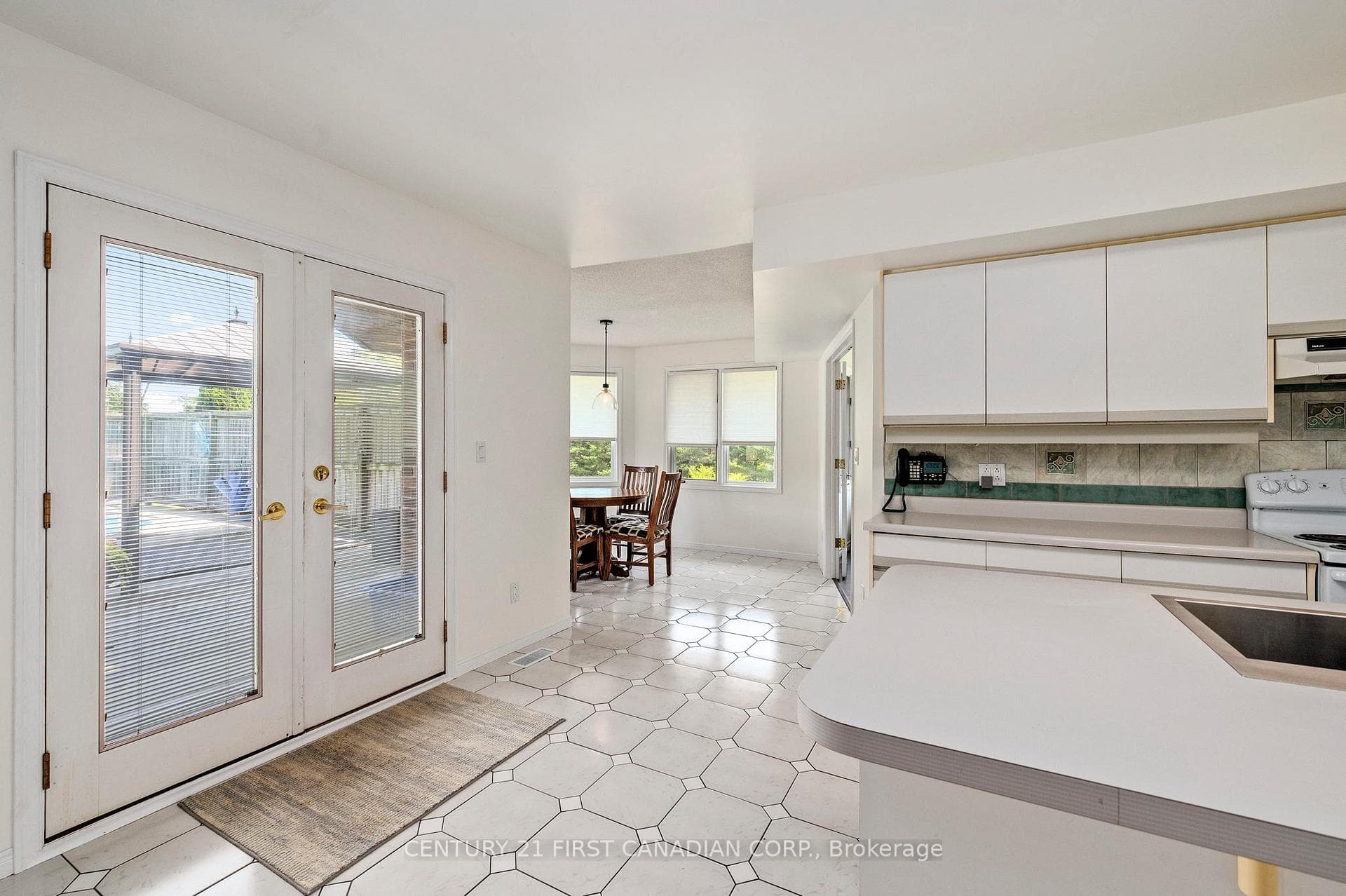 2578 Jenedere Court photo 10