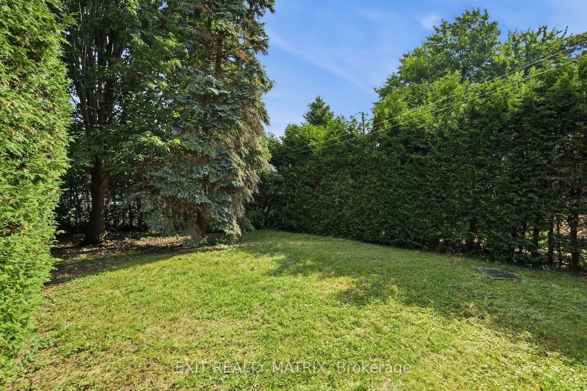 671 Berthiaume Street photo 26