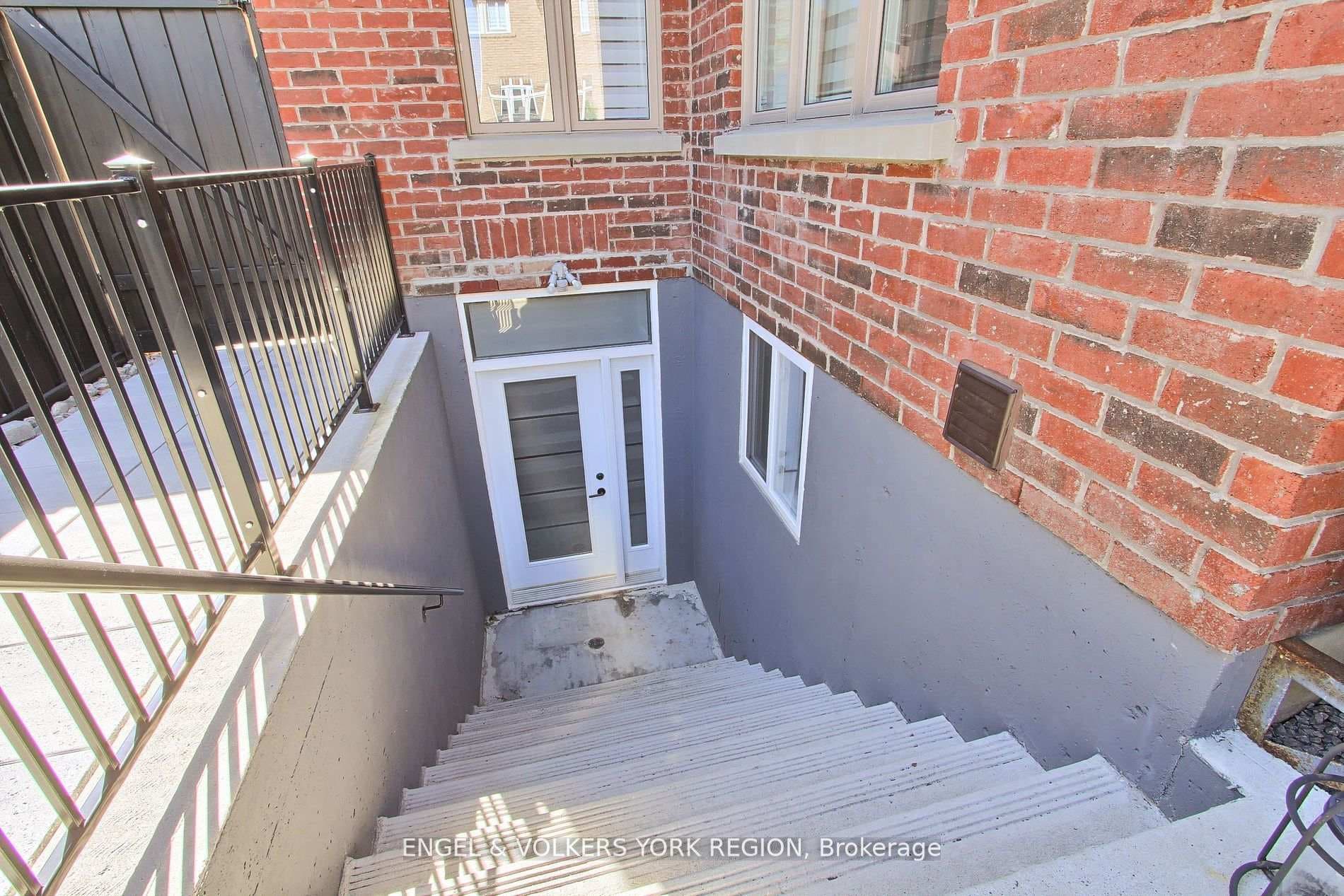 4 Valley Point Crescent Unit Bsmt photo 26