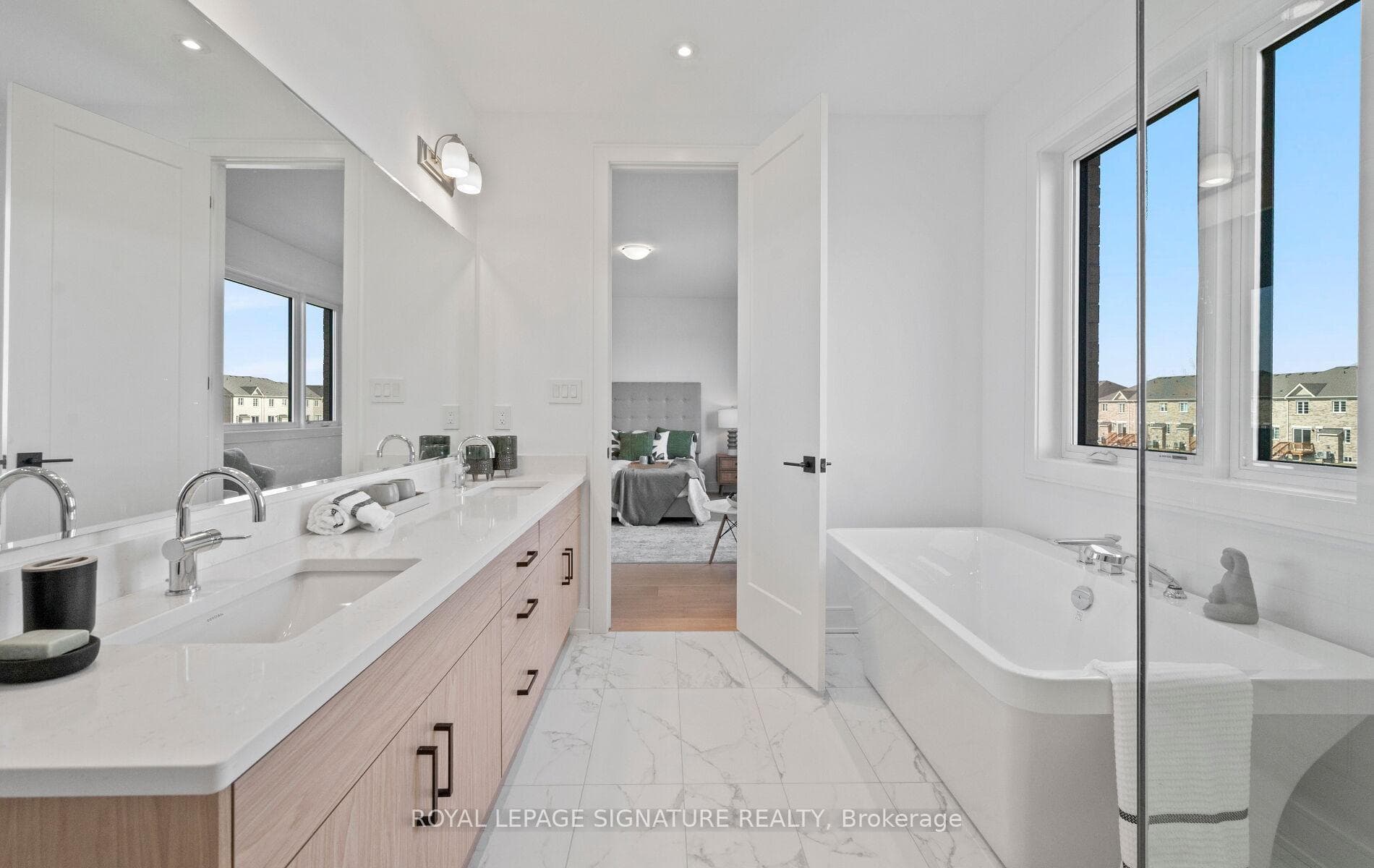 1553 Rothbury Crescent photo 31
