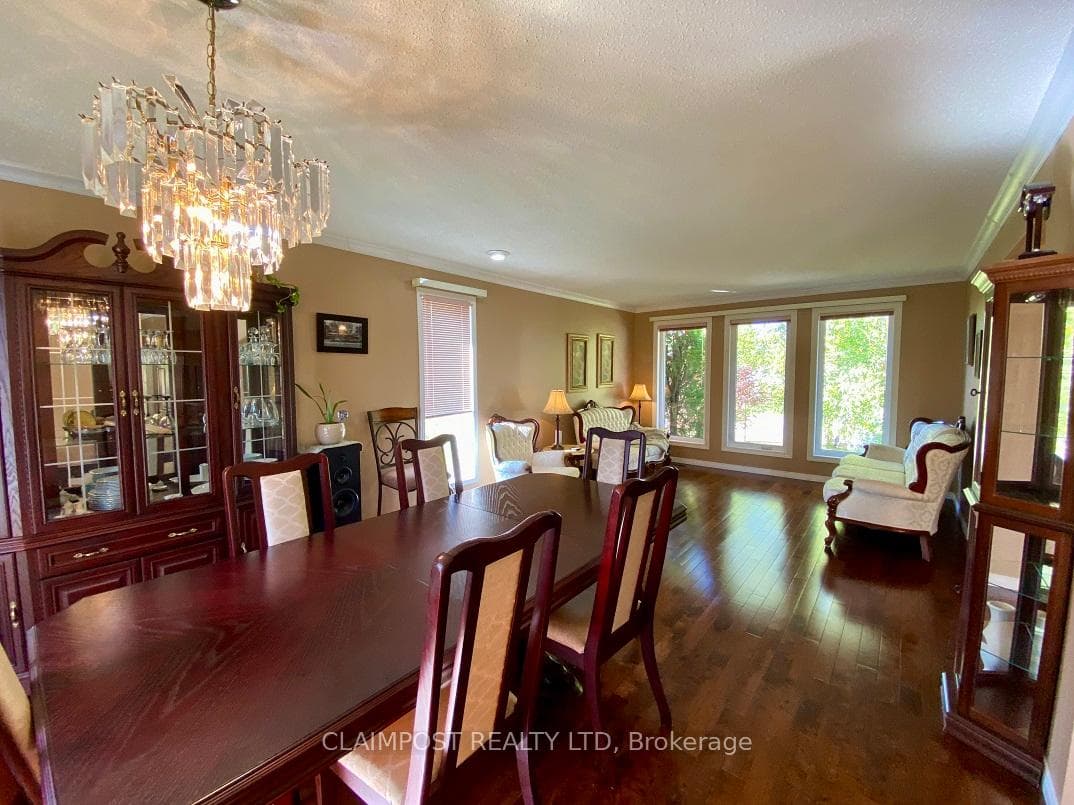 2 Poplar Crescent photo 10
