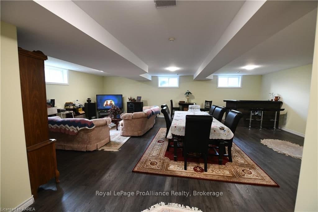 63 ELLESMEER Avenue photo 17