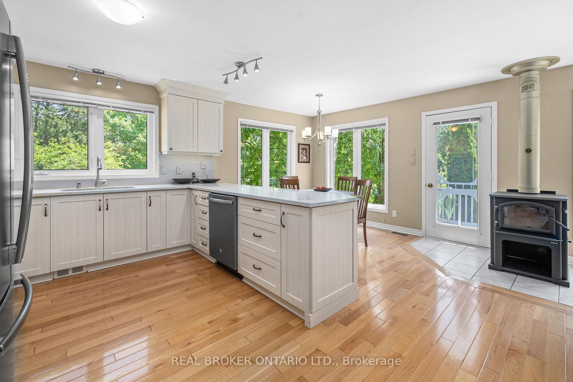 6550 Rideau Valley Drive photo 12