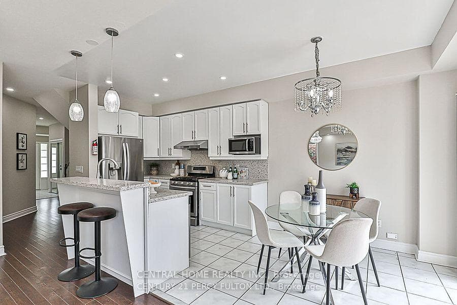 48 Knowles Drive photo 9