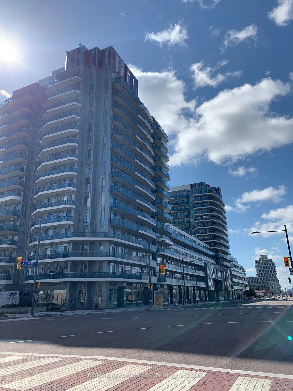9471 Yonge Street Unit 1206 photo 1