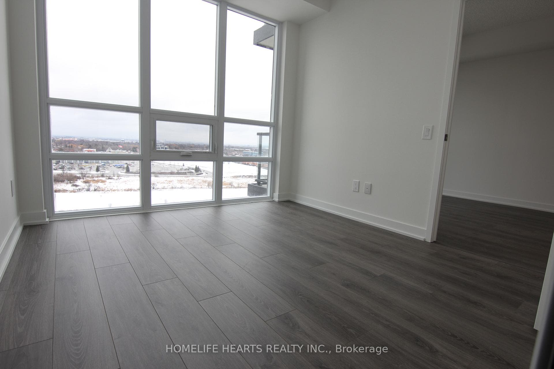 Windows Floor to ceiling