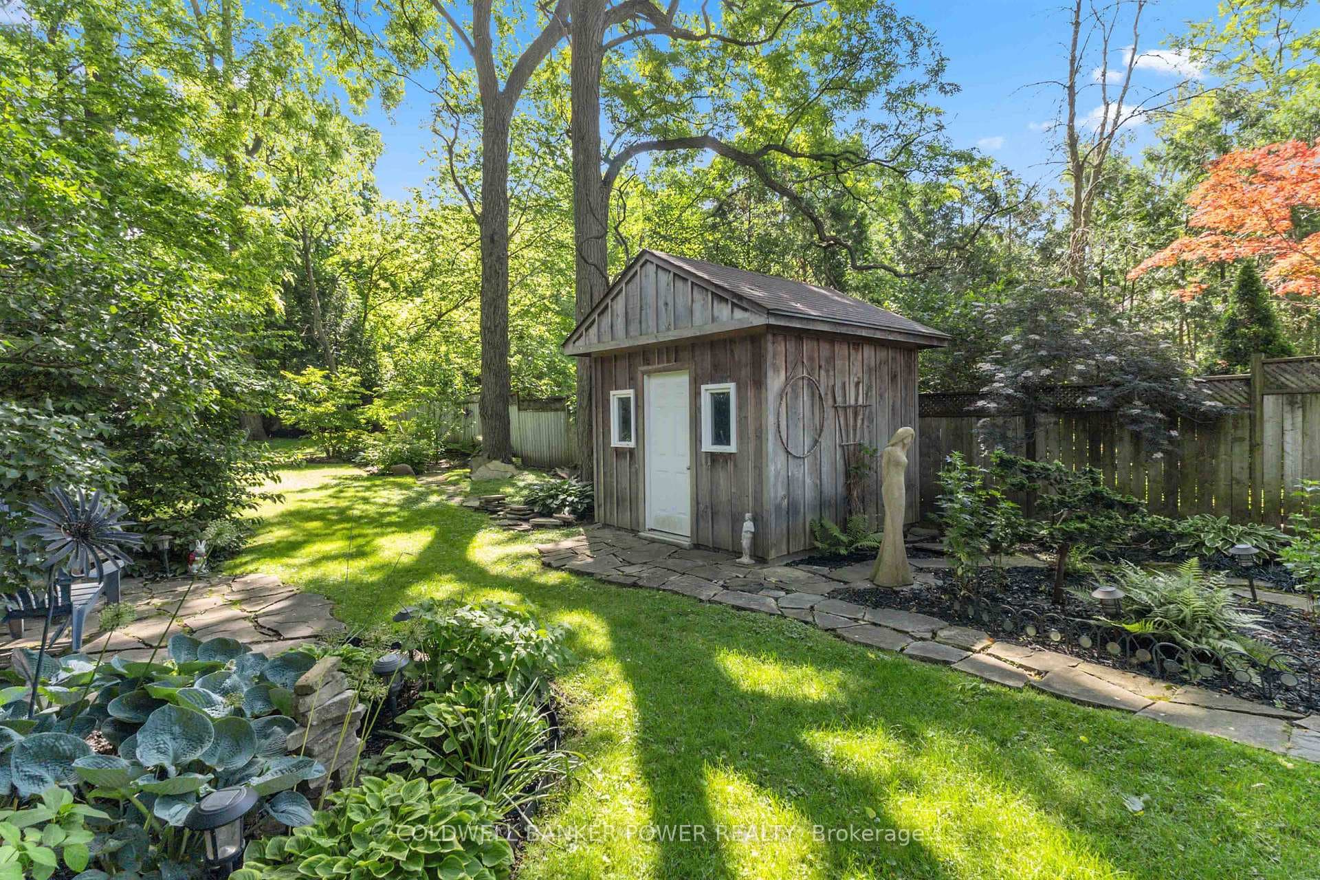 552 St George Street photo 37