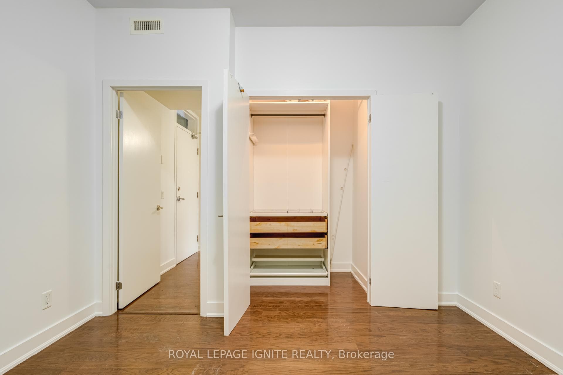 25 Ritchie Avenue Unit 406 photo 32