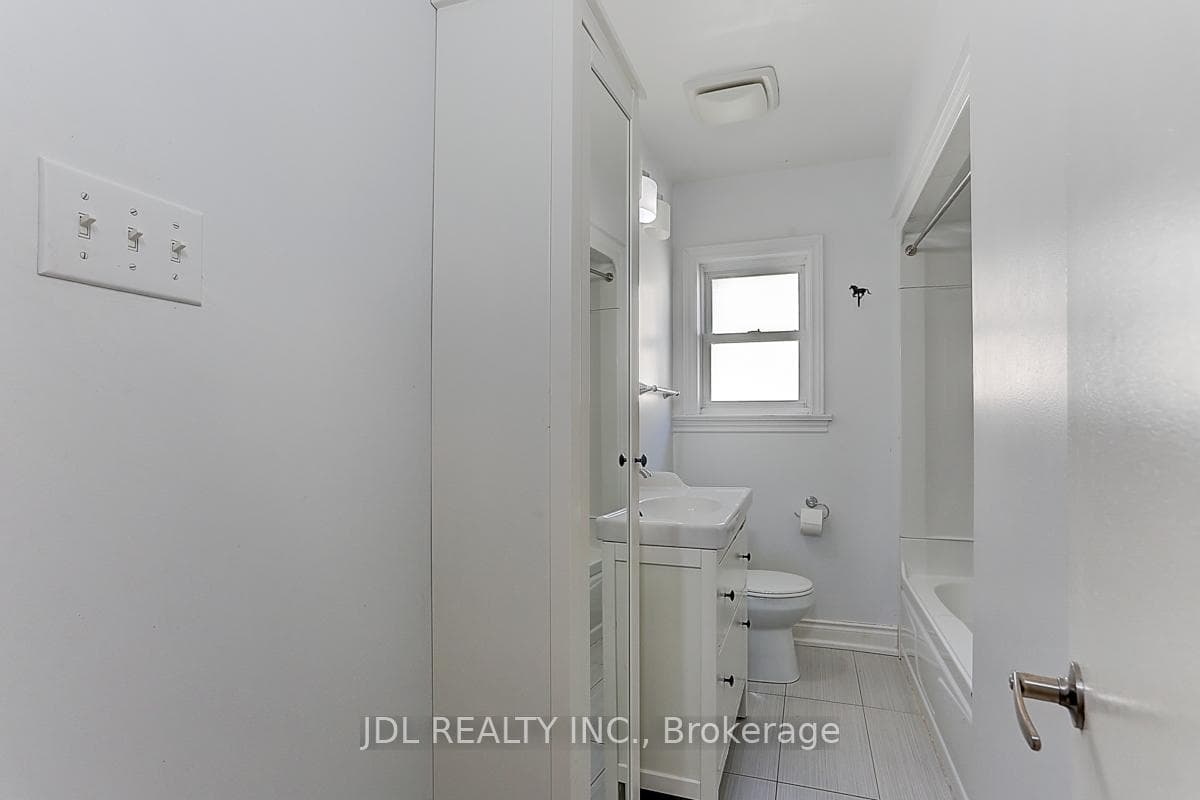 310 Horsham Avenue photo 19