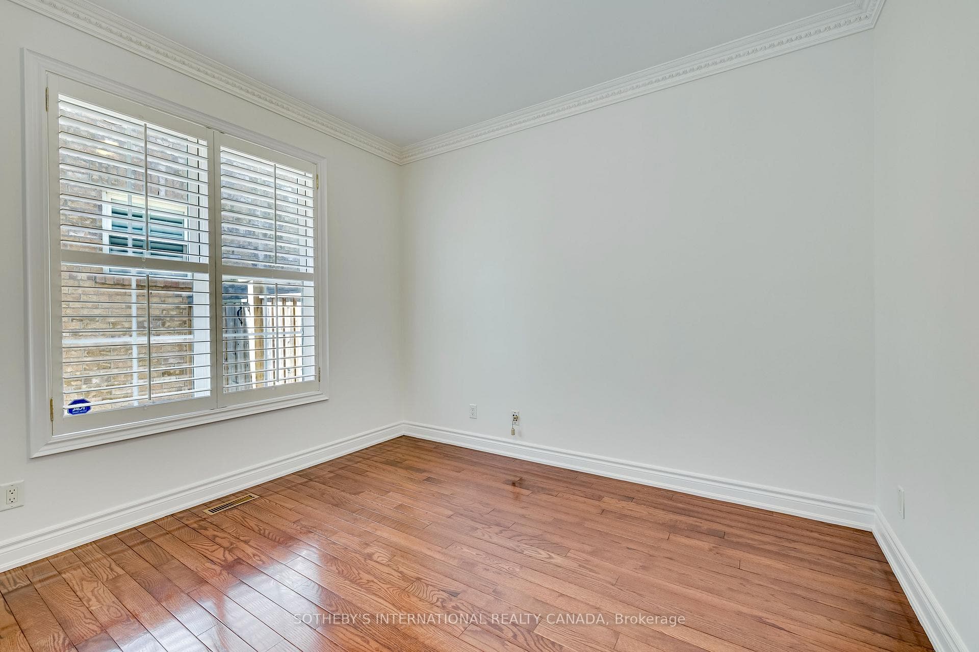 549 Renshaw Court photo 22