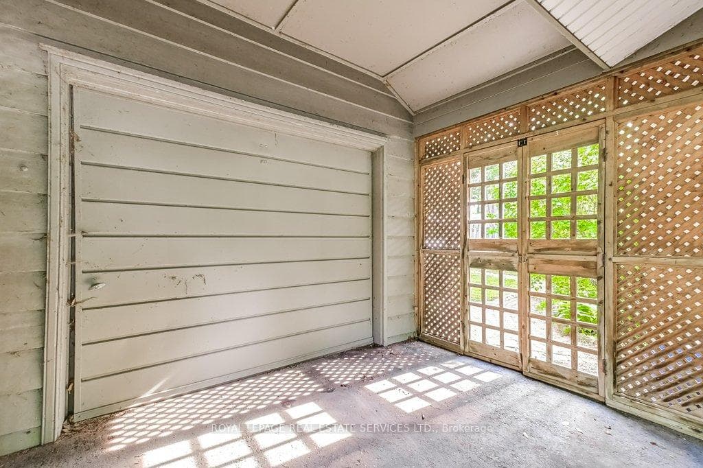 1063 Lorne Park Road photo 7