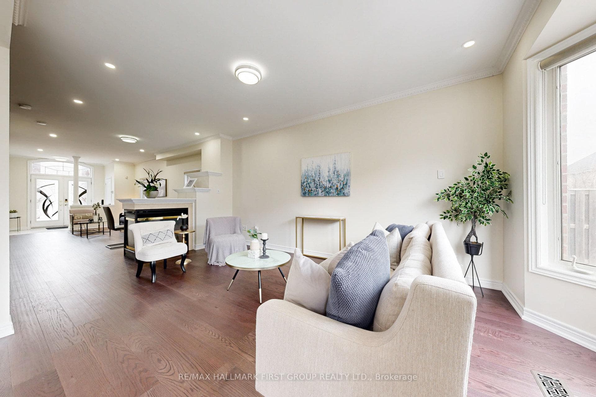 35 Everingham Circle photo 12