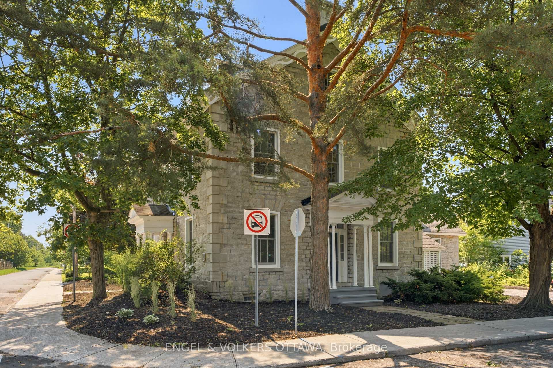 71 Thomas Street photo 2