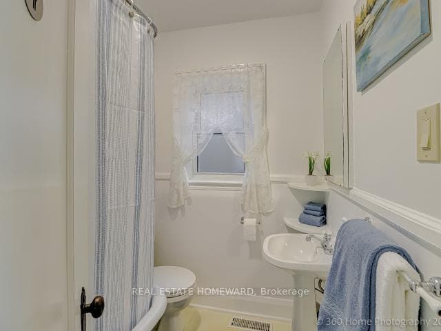 305 Victoria Pk Avenue photo 14