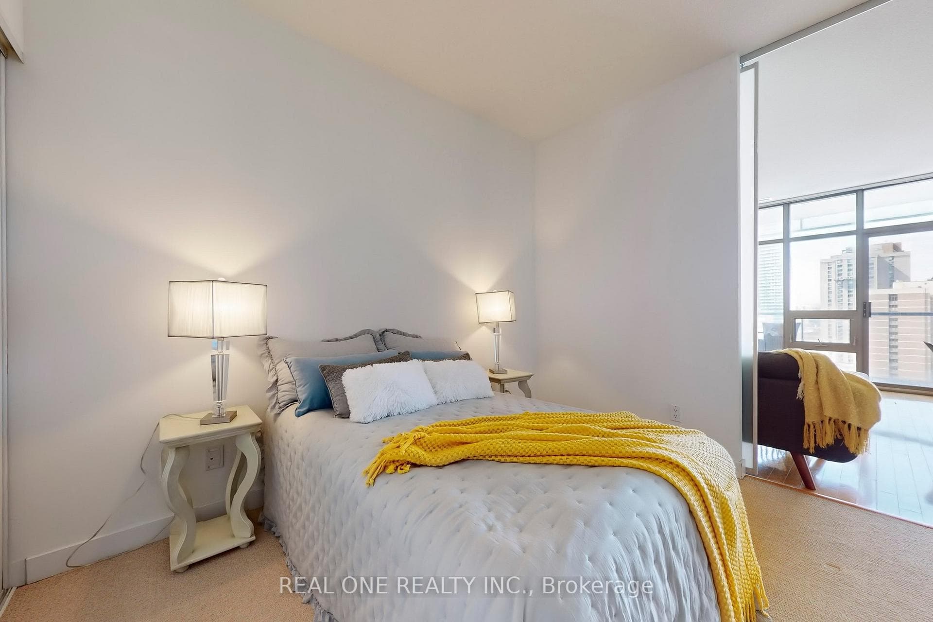 33 Charles Street Unit 1607 photo 18