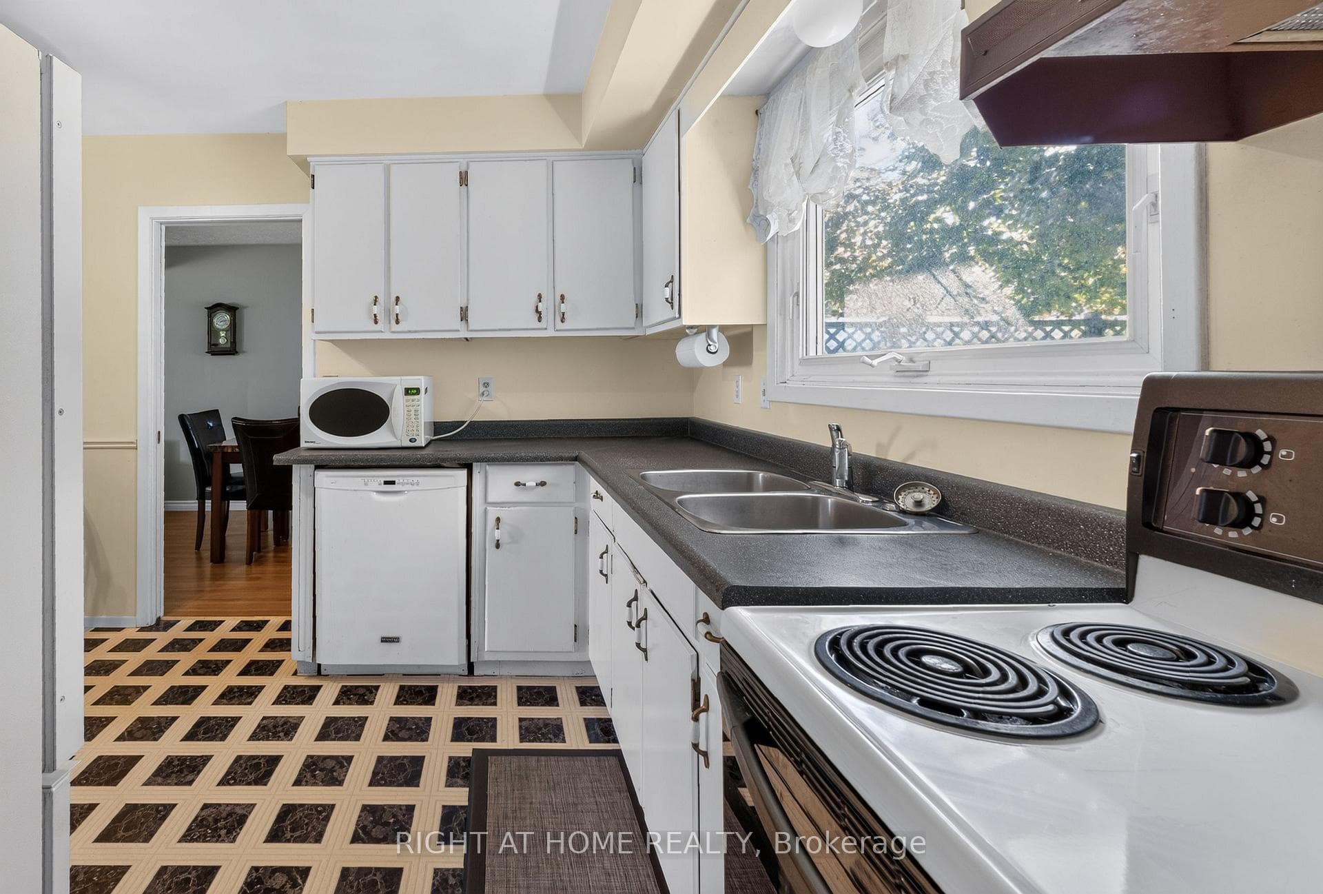 49 Locke Avenue photo 10