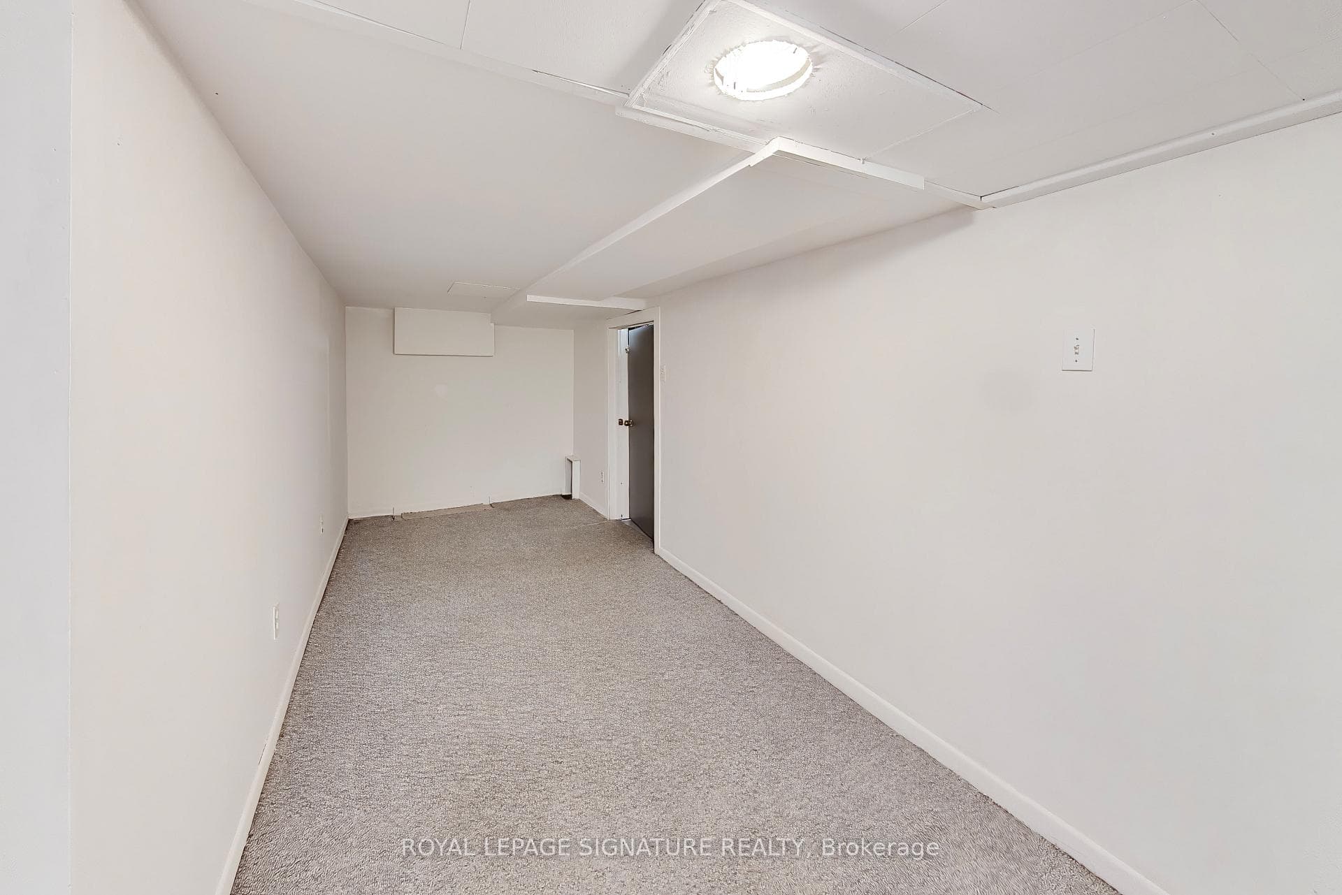 2102 Gerrard Street photo 17