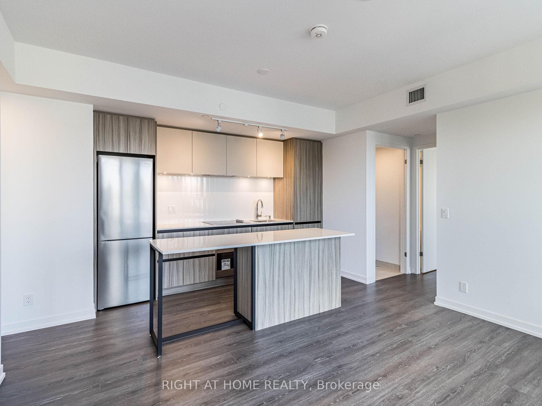 7950 bathurst Street Unit 203 photo 6